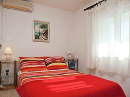 Picturesque Holiday Home by the Beach