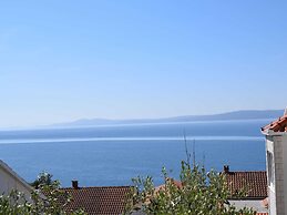 Picturesque Holiday Home by the Beach