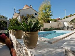 Picturesque Holiday Home by the Beach