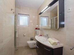 Spacious Apartment in Slatine With Terrace