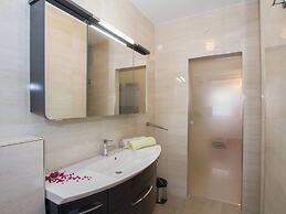 Spacious Apartment in Slatine With Terrace