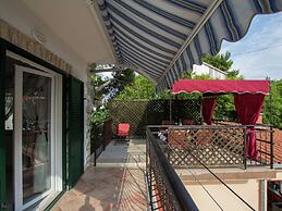 Spacious Apartment in Slatine With Terrace