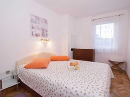 Spacious Apartment in Slatine With Terrace