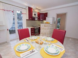 Spacious Apartment in Slatine With Terrace