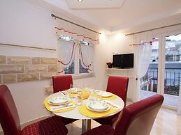 Spacious Apartment in Slatine With Terrace