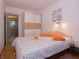 Spacious Apartment in Slatine With Terrace