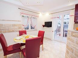 Spacious Apartment in Slatine With Terrace