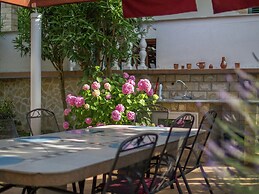 Spacious Apartment in Slatine With Terrace