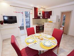 Spacious Apartment in Slatine With Terrace