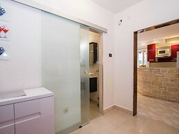 Spacious Apartment in Slatine With Terrace