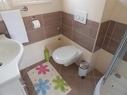 Homely Apartment in Trogir near Beach