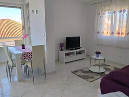 Homely Apartment in Trogir near Beach