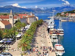 Homely Apartment in Trogir near Beach