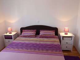 Homely Apartment in Trogir near Beach