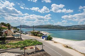 Modern Apartment in Arbanija with Hot Tub