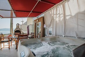 Modern Apartment in Arbanija with Hot Tub