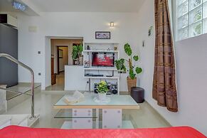 Modern Apartment in Arbanija with Hot Tub