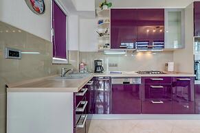 Modern Apartment in Arbanija with Hot Tub