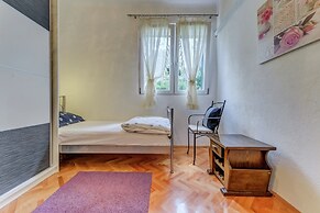 Modern Apartment in Arbanija with Hot Tub