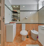 Modern Apartment in Arbanija with Hot Tub