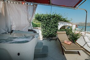 Modern Apartment in Arbanija with Hot Tub