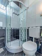 Modern Apartment in Arbanija with Hot Tub