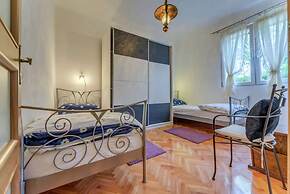 Modern Apartment in Arbanija with Hot Tub