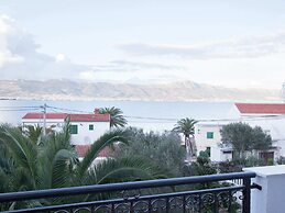 Breezy Stay Near Trogir