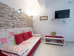 Holiday Apartment With a Private Terrace & Hot Tub, Near the Beach