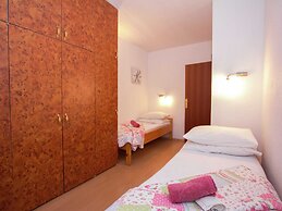 Holiday Apartment With a Private Terrace & Hot Tub, Near the Beach