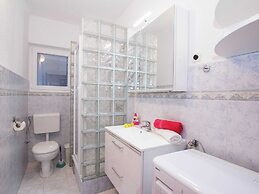 Holiday Apartment With a Private Terrace & Hot Tub, Near the Beach