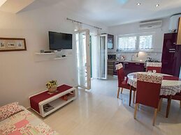 Holiday Apartment With a Private Terrace & Hot Tub, Near the Beach