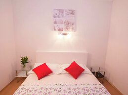 Holiday Apartment With a Private Terrace & Hot Tub, Near the Beach