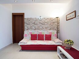 Holiday Apartment With a Private Terrace & Hot Tub, Near the Beach