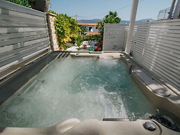 Holiday Apartment With a Private Terrace & Hot Tub, Near the Beach