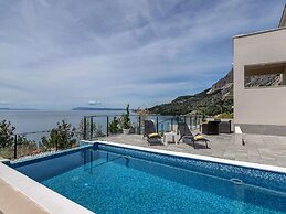 Stunning Villa in Drasnice With Private Pool