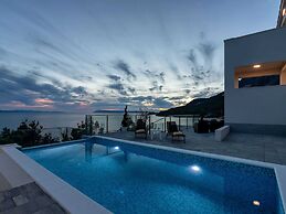 Stunning Villa in Drasnice With Private Pool