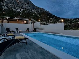 Stunning Villa in Drasnice With Private Pool