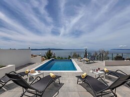 Stunning Villa in Drasnice With Private Pool