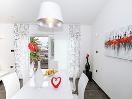 Haven Minutes From Old Town