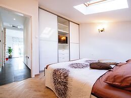 Haven Minutes From Old Town