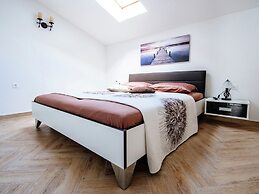 Haven Minutes From Old Town