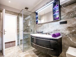 Haven Minutes From Old Town