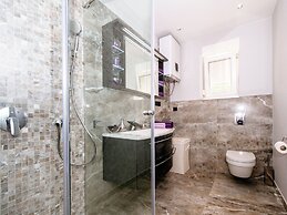 Haven Minutes From Old Town