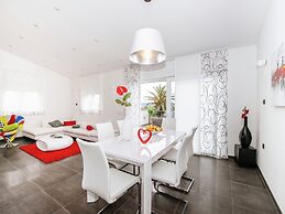 Haven Minutes From Old Town