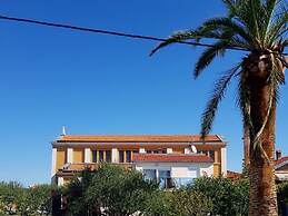 Haven Minutes From Old Town