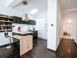 Haven Minutes From Old Town