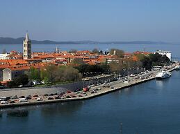 Haven Minutes From Old Town