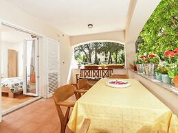 Spacious Apartment With Garden in Zadar