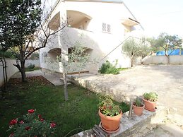 Cozy Coastal Retreat in Zadar